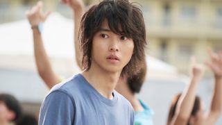不穏すぎ…山崎賢人&土屋太鳳「今際の国のアリス」場面写真公開!