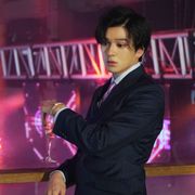 新田真剣佑、北村匠海『とんかつDJアゲ太郎』に友情出演!クラブのVIPルームに降臨