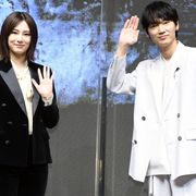 綾野剛が北川景子を拍手で祝福!出産後初の公の場