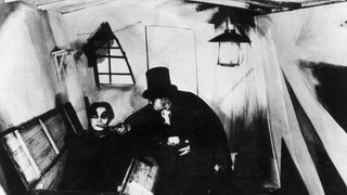 世界初の長編ホラー映画『カリガリ博士』は観客を置き去りにする初の映画