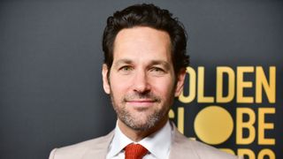 『アントマン』俳優、雨の日に選挙に来た人たちにクッキーを配る