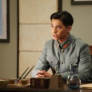 不穏…!東出昌大「スパイの妻」で存在感ある演技