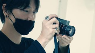 「誰かのダミーみたいな感覚」綾野剛の素顔にカメラが密着