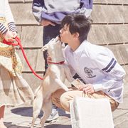 吉沢亮がワンコとチュー!?『さくら』メイキングカット