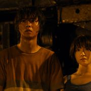 ひびく銃声…山崎賢人が“おに”と遭遇する「今際の国のアリス」本編映像