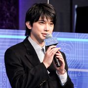 吉沢亮は死ぬほど暗い!?キャストからの指摘に困り顔