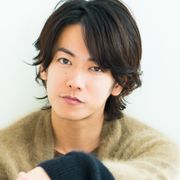 佐藤健、Yahoo!検索大賞で大賞と俳優部門賞!「恋つづ」で話題沸騰