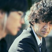 「麒麟がくる」熱演も話題の滝藤賢一が刑事役!『さんかく窓の外側は夜』新場面写真