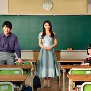 田中圭、土屋太鳳をお姫様抱っこ!『哀愁しんでれら』ダンス映像