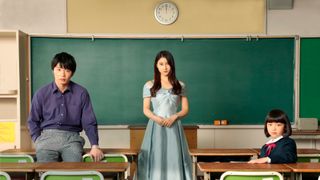 田中圭、土屋太鳳をお姫様抱っこ!『哀愁しんでれら』ダンス映像