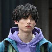 松村北斗、亀梨和也主演ドラマでクランクイン!「ヒーロー勢ぞろいで特撮映画のよう」