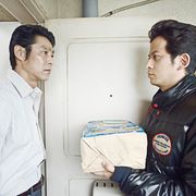岡田准一と堤真一が対峙!『ザ・ファブル』場面カット