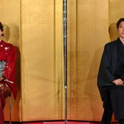 綾瀬はるか“男性役”に奮闘 高橋一生も「気が付くと内股に…」
