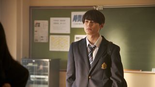 松村北斗の制服姿!『ライアー×ライアー』透のモテすぎる過去捉えた場面カット
