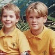 クリス・ヘムズワース、キュートな幼少期ショット公開!弟リアムの誕生日祝福