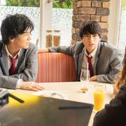 岩田剛典&新田真剣佑の制服姿!『名も無き世界のエンドロール』新カット