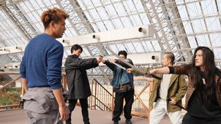 今夜「君と世界が終わる日に」第3話、日本刀を使う謎の集団登場!