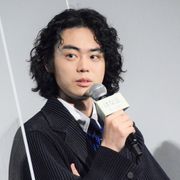 菅田将暉、綾野剛と応援合戦!?主演映画イベントでライバル作品も宣伝