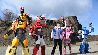 「機界戦隊ゼンカイジャー」5人並んで変身！劇場版でお披露目