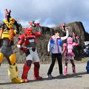 「機界戦隊ゼンカイジャー」5人並んで変身!劇場版でお披露目