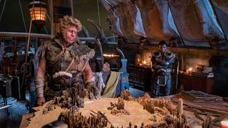 ハリウッド版『モンスターハンター』大団長は“映画の象徴”!ゲームのコスチュームも完全再現