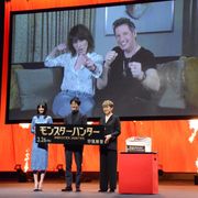 ミラ・ジョヴォヴィッチ、松坂桃李に『モンハン』出演の極意を伝授!