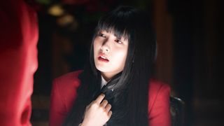 浜辺美波、恍惚の表情!『映画 賭ケグルイ』続編の場面カット&特別映像も