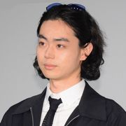 菅田将暉主演「コントが始まる」初回が泣けると反響 伏線回収も話題沸騰