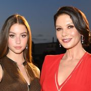キャサリン・ゼタ=ジョーンズの美人娘が18歳に!幼少期ショット公開