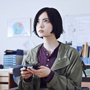 平手友梨奈が銃を手に…『ザ・ファブル』新カット!