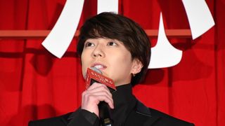 新田真剣佑、佐藤健とのラストバトルで“白”の衣装にこだわった理由を明かす