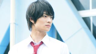浮所飛貴の真剣なまなざし…!『胸が鳴るのは君のせい』場面カット