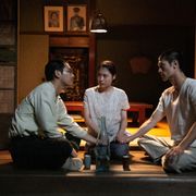 柳楽優弥×有村架純×三浦春馬が手をつなぐ『太陽の子』場面カット