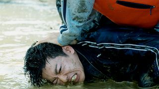 佐藤健、泥水に押し付けられ「ふざけんな」と叫ぶ!『護られなかった者たちへ』特別映像