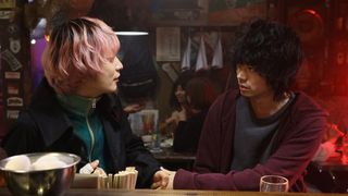 菅田将暉とFukaseが見つめ合い握手!『キャラクター』場面カット