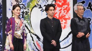 北斎役・柳楽優弥、書家・紫舟に筆遣い称賛され「汗かいてきちゃった」