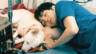 林遣都演じる主人公の寝顔!『犬部!』場面カット一挙公開