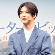 千葉雄大にウサギたちが次々と…「気もそぞろです」