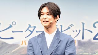 千葉雄大にウサギたちが次々と…「気もそぞろです」