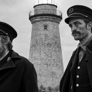 ロバート・パティンソンの過酷労働シーン集…A24製作『ライトハウス』新映像