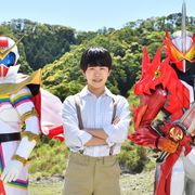 『スーパーヒーロー戦記』物語の全貌が明らかに!鈴木福が謎の少年役