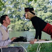 亡き妻をあの世から召喚…「ダウントン・アビー」スタッフ&キャストが名作戯曲を映画化!