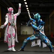「仮面ライダースペクター×ブレイズ」配信!カノン・工藤美桜が仮面ライダーに変身