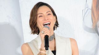 米倉涼子、感極まり涙 スカーレット・ヨハンソンからねぎらいの言葉