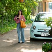 奈緒、映画『先生、私の隣に座っていただけませんか?』の場面写真&オフショットが公開