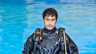 阿部寛、日曜劇場で再び主演！手錠を持ったダイバーが水難事故に挑む