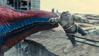 成功率0%の怪獣バトル!『ザ・スーサイド・スクワッド』迫力満点の新映像が公開