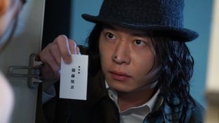 田中圭が冤罪事件に挑むクセ強な刑事に！「死神さん」儀藤のキャラ動画が公開