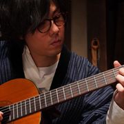 野田洋次郎『キネマの神様』で私物ギターを演奏!情緒あふれる本編映像も公開