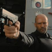 ステイサムが血みどろで荒れ狂う!『キャッシュトラック』予告編